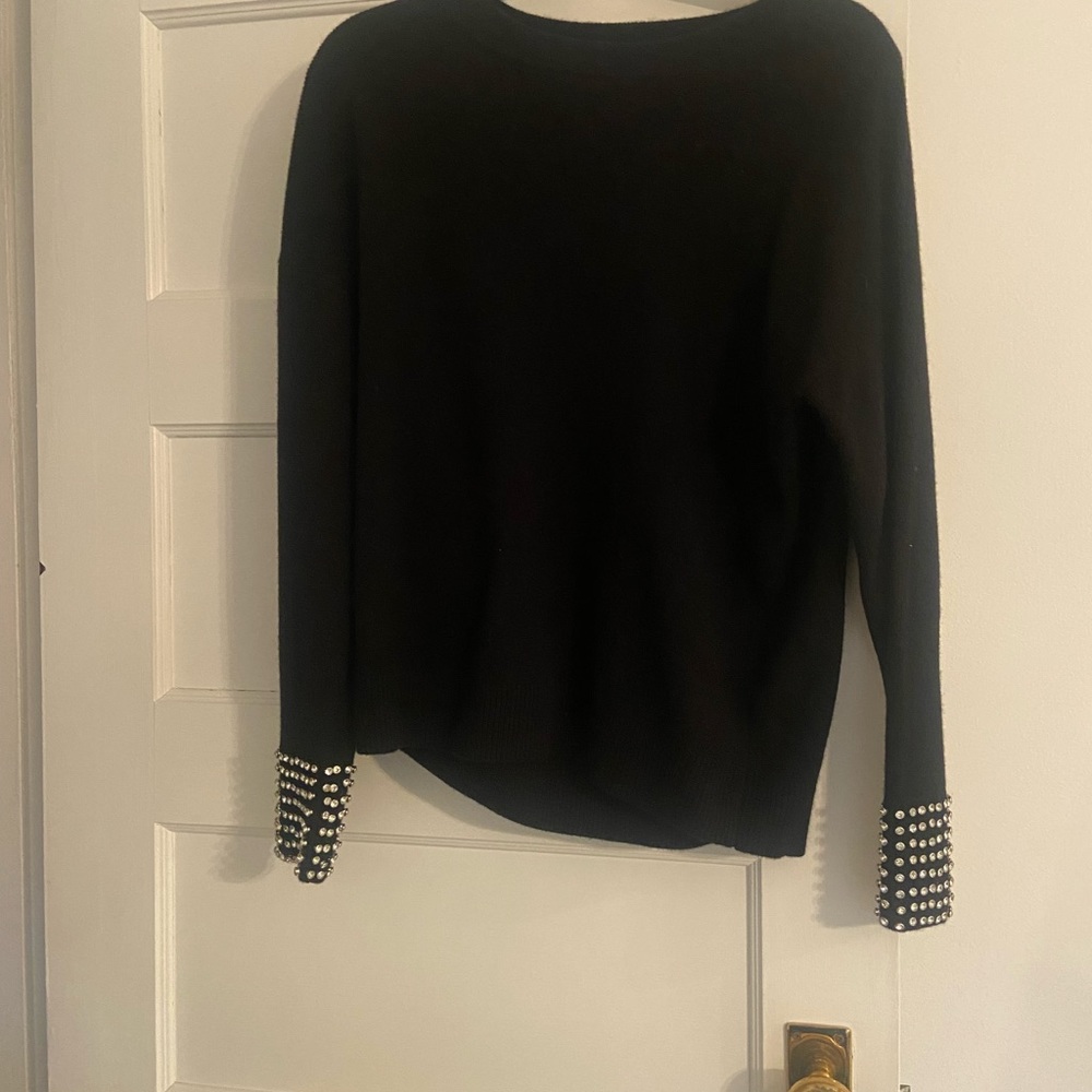 Blk cashmere crew neck rhinestone cuffs
